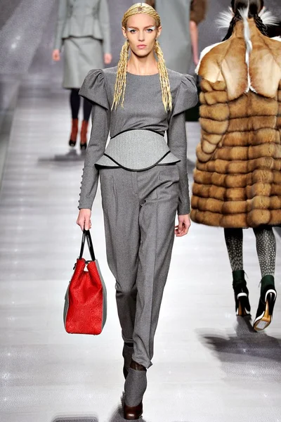 Look 17